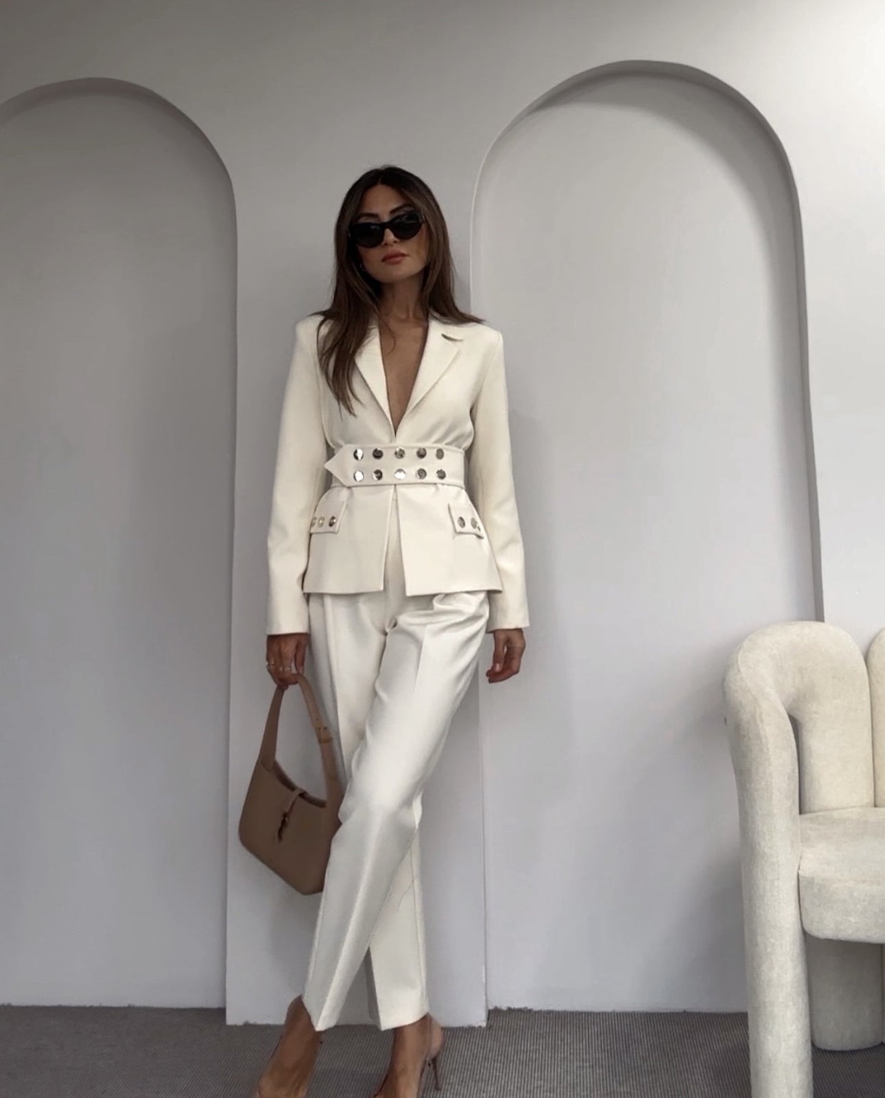 Tailleur LUANA             Giacca e cinta con borchie pantaloni sigaretta