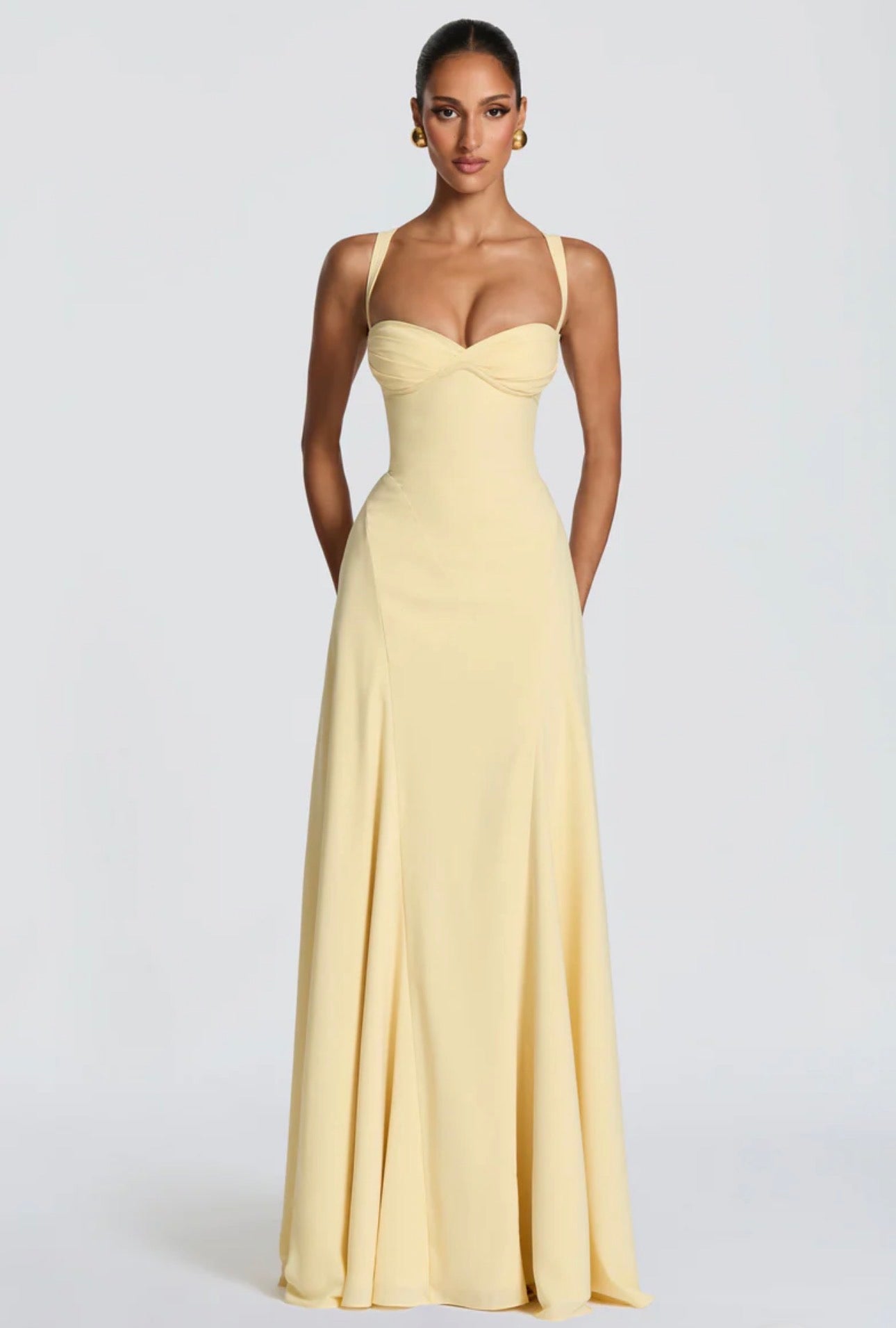 Abito Lungo Aura Corset Elegante ed esclusivo, l'abito lungo Aura ridefinisce la silhouette femminile con un corsetto delicato e spalline incrociate sul retro.