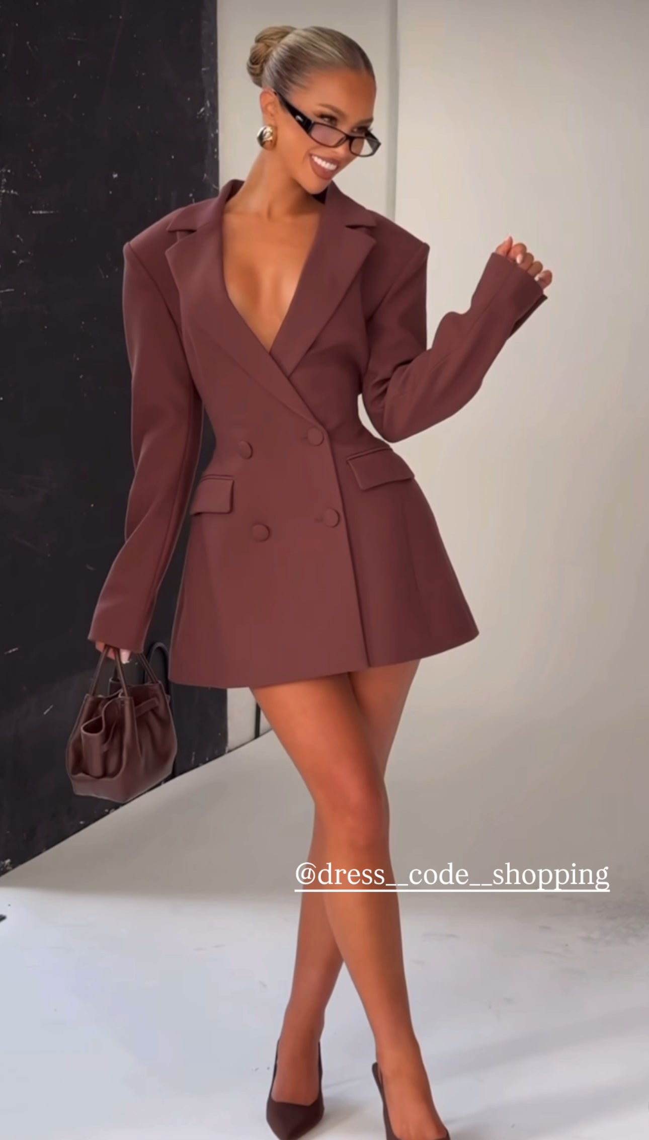 Blazer Dress AURORA 
Raffinato, moderno e irresistibilmente femminile.
In promo esclusiva con cintura in coordinato: lo stile perfetto per distinguerti con eleganza
