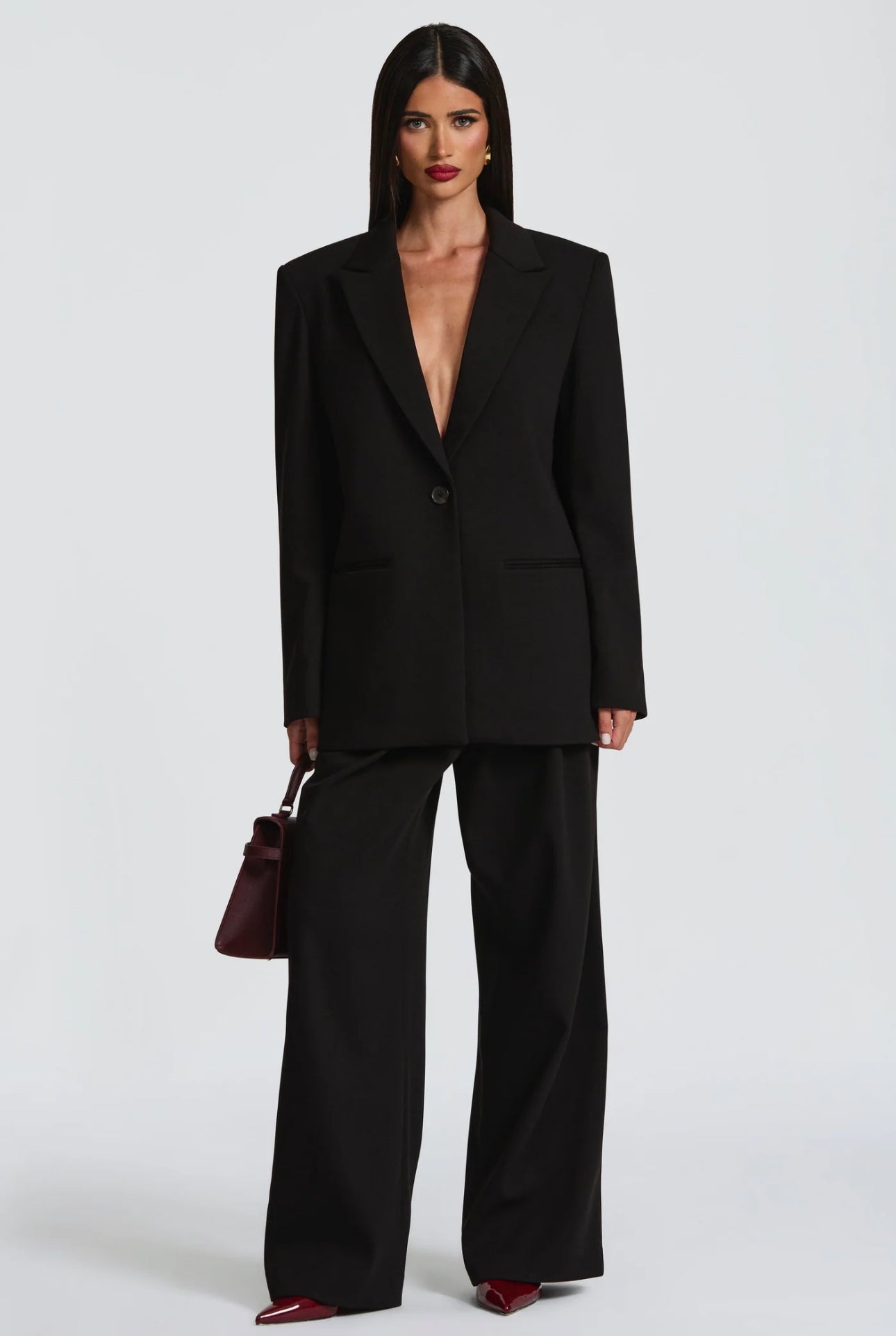 Tailleur ELEONORA in promo Completo elegante composto da giacca oversize, pantaloni a palazzo e top coordinato. Un look moderno e sofisticato, perfetto per eventi, serate chic o outfit di tendenza.