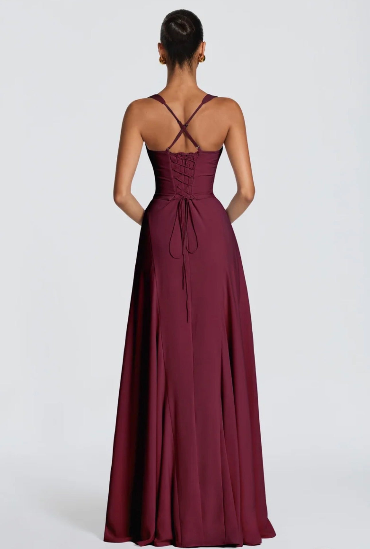 Abito Lungo Aura Corset Elegante ed esclusivo, l'abito lungo Aura ridefinisce la silhouette femminile con un corsetto delicato e spalline incrociate sul retro.