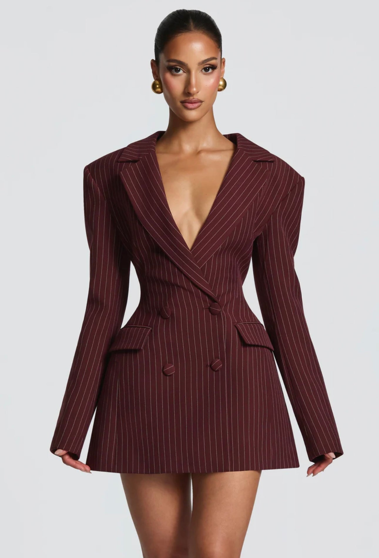 Blazer Dress AURORA 
Raffinato, moderno e irresistibilmente femminile.
In promo esclusiva con cintura in coordinato: lo stile perfetto per distinguerti con eleganza