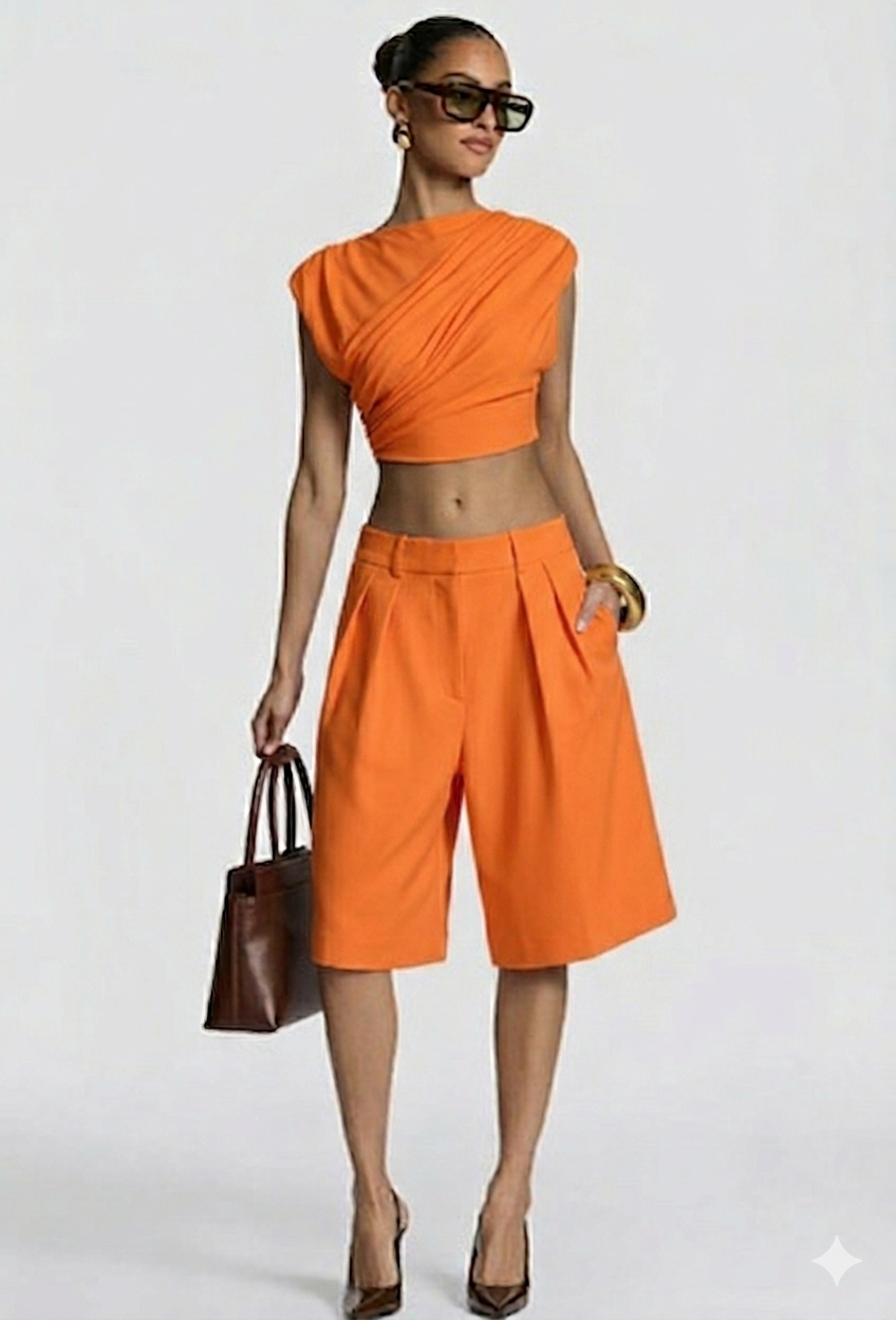 Completo GIULIA Questo look è un perfetto mix tra eleganza e minimalismo, ideale sia per il giorno che per la sera.