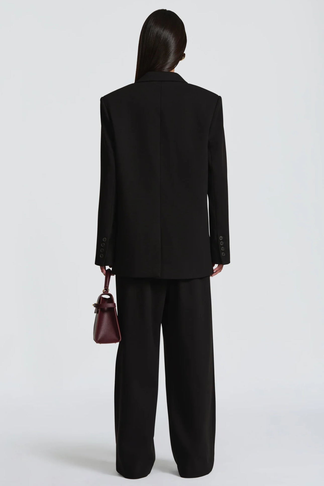 Tailleur ELEONORA in promo Completo elegante composto da giacca oversize, pantaloni a palazzo e top coordinato. Un look moderno e sofisticato, perfetto per eventi, serate chic o outfit di tendenza.