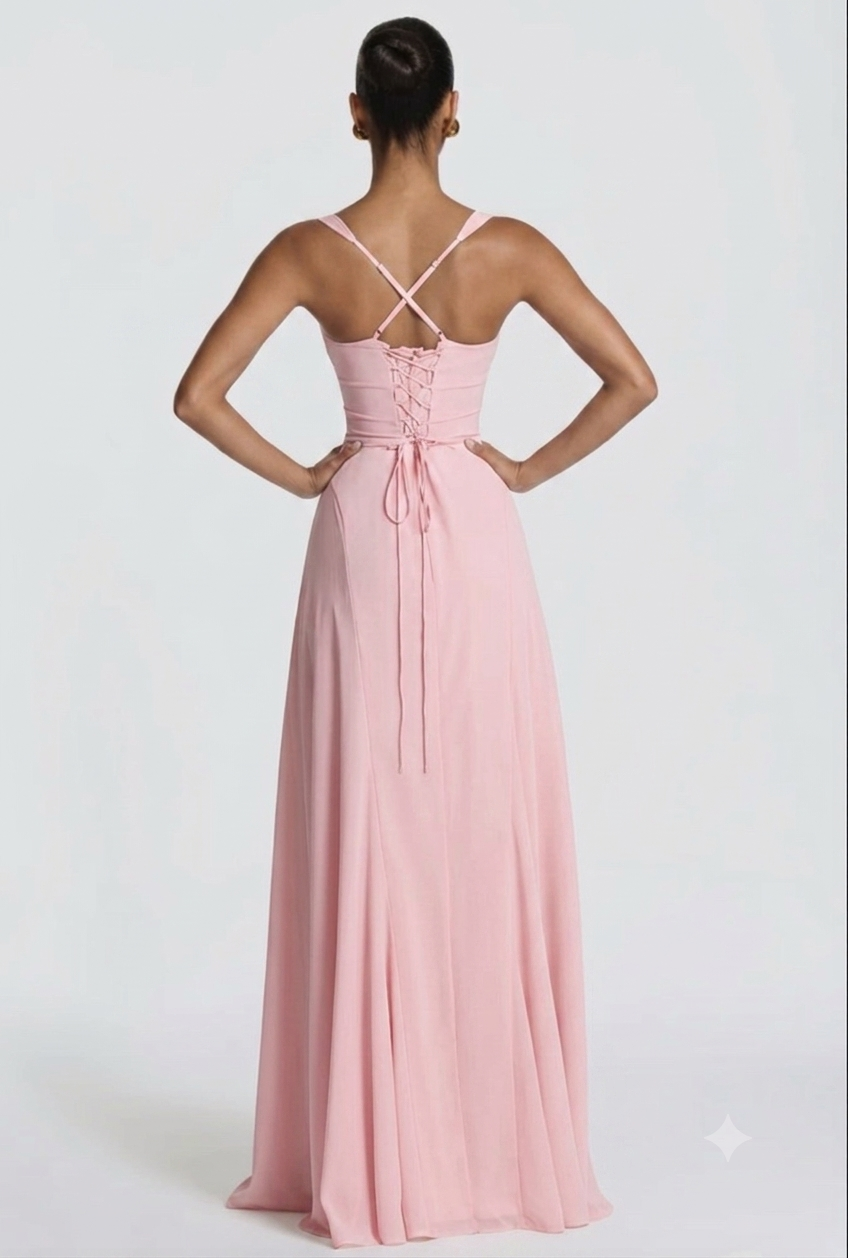 Abito Lungo Aura Corset Elegante ed esclusivo, l'abito lungo Aura ridefinisce la silhouette femminile con un corsetto delicato e spalline incrociate sul retro.