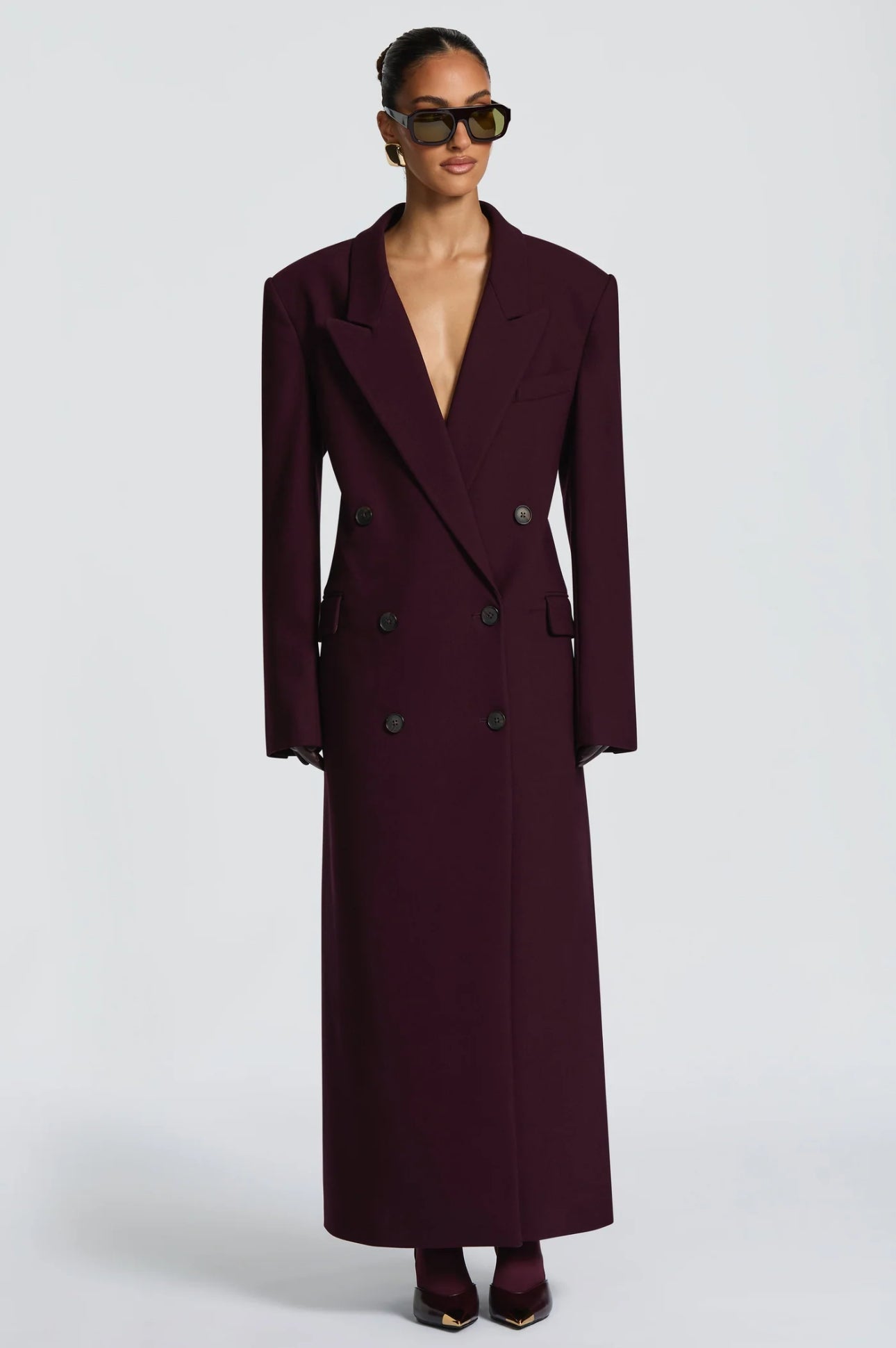 Promozione Cappotto ISABELLA  lungo dal taglio sartoriale con design doppiopetto e spalle strutturate. Elegante e versatile, perfetto per completare look sofisticati nelle giornate più fredde.