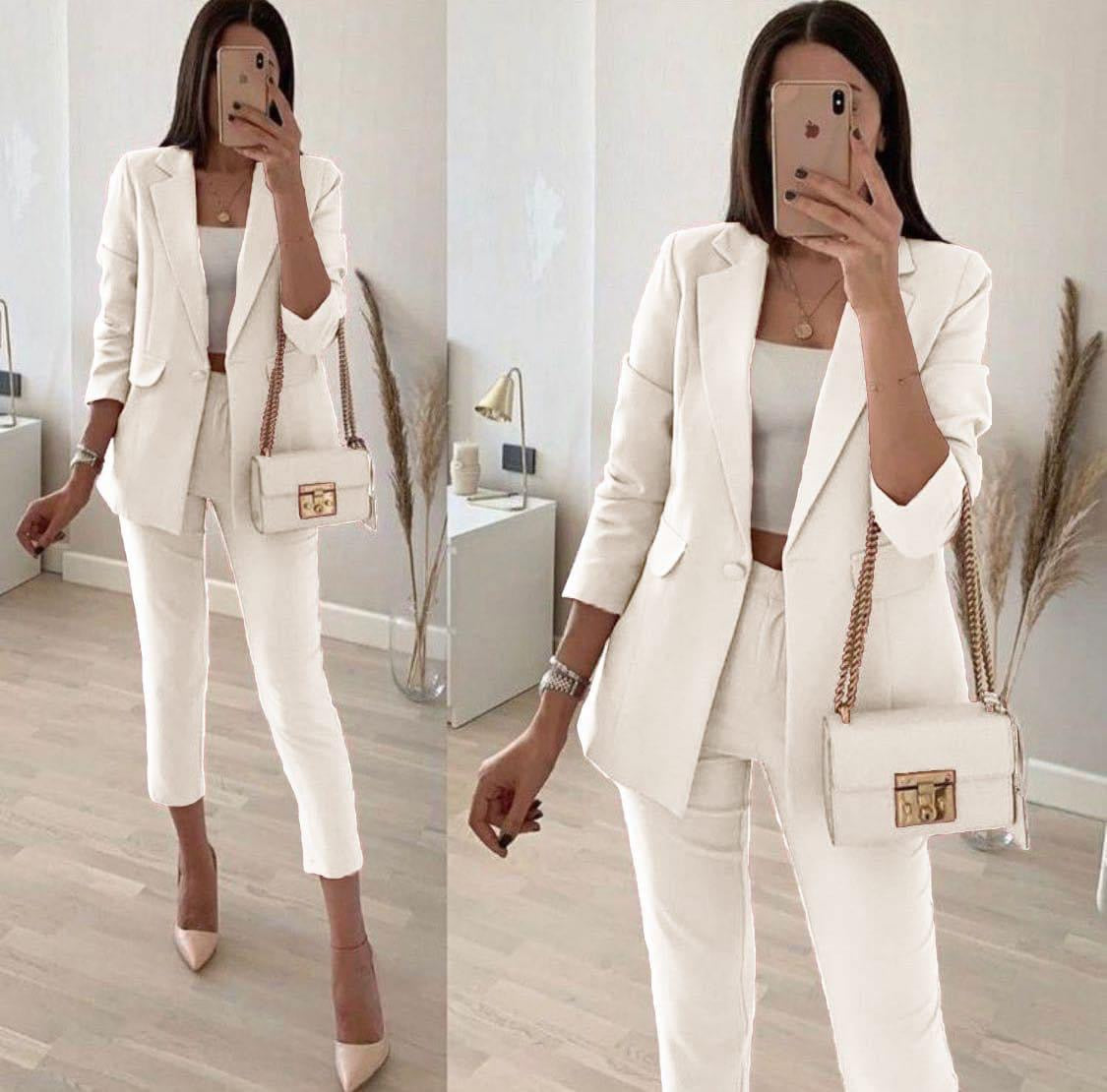 Tailleur Maria Vittoria giacca foderata con pantaloni sigaretta in coordinato tessuto leggermente elasticizzato ottima vestibilita Made in Italy 🇮🇹