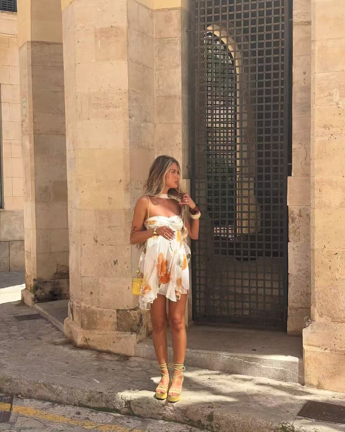 Mini dress Sole Aggiungi leggerezza al tuo guardaroba estivo con questo mini abito romantico e fluttuante.