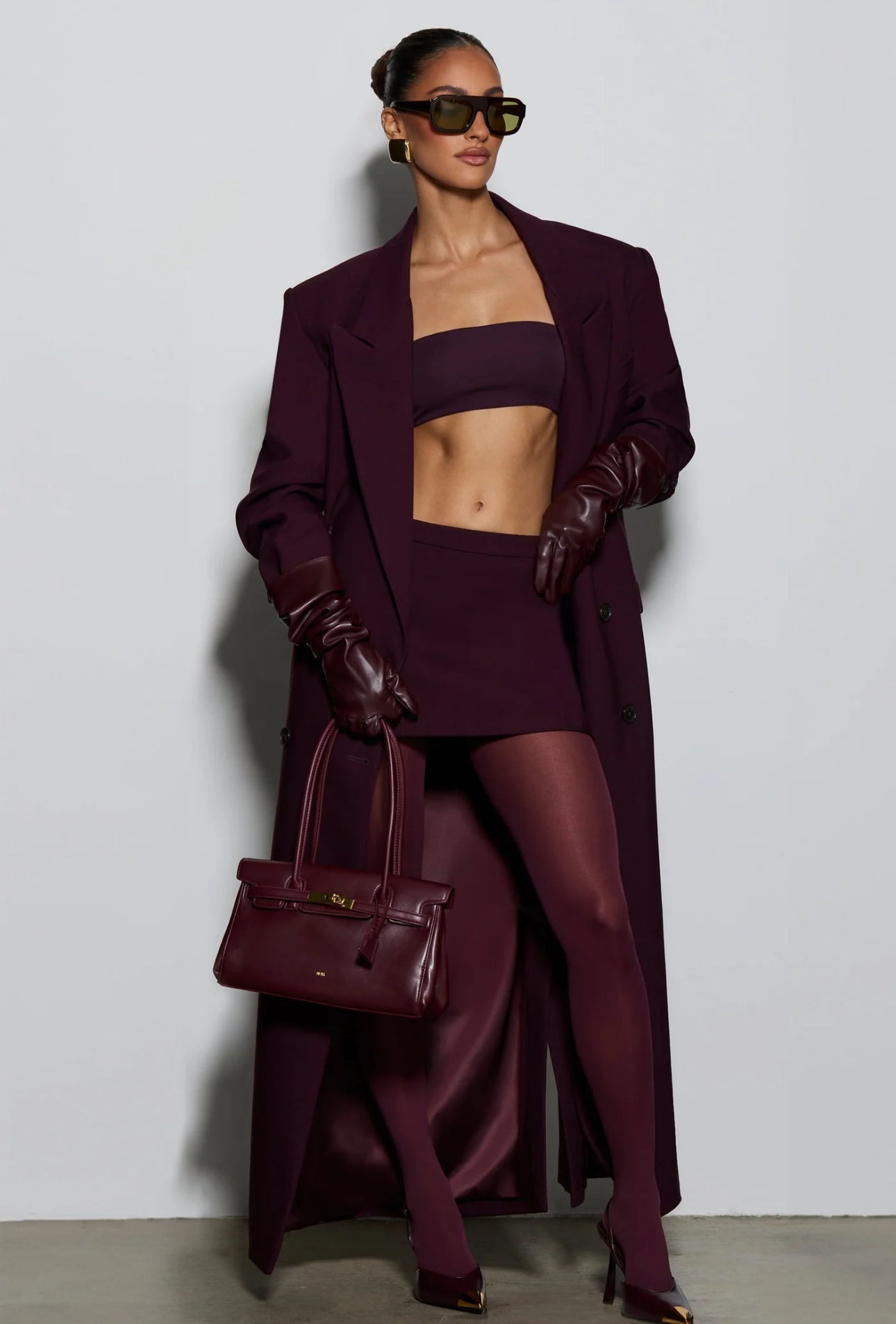 Promozione Cappotto ISABELLA  lungo dal taglio sartoriale con design doppiopetto e spalle strutturate. Elegante e versatile, perfetto per completare look sofisticati nelle giornate più fredde.