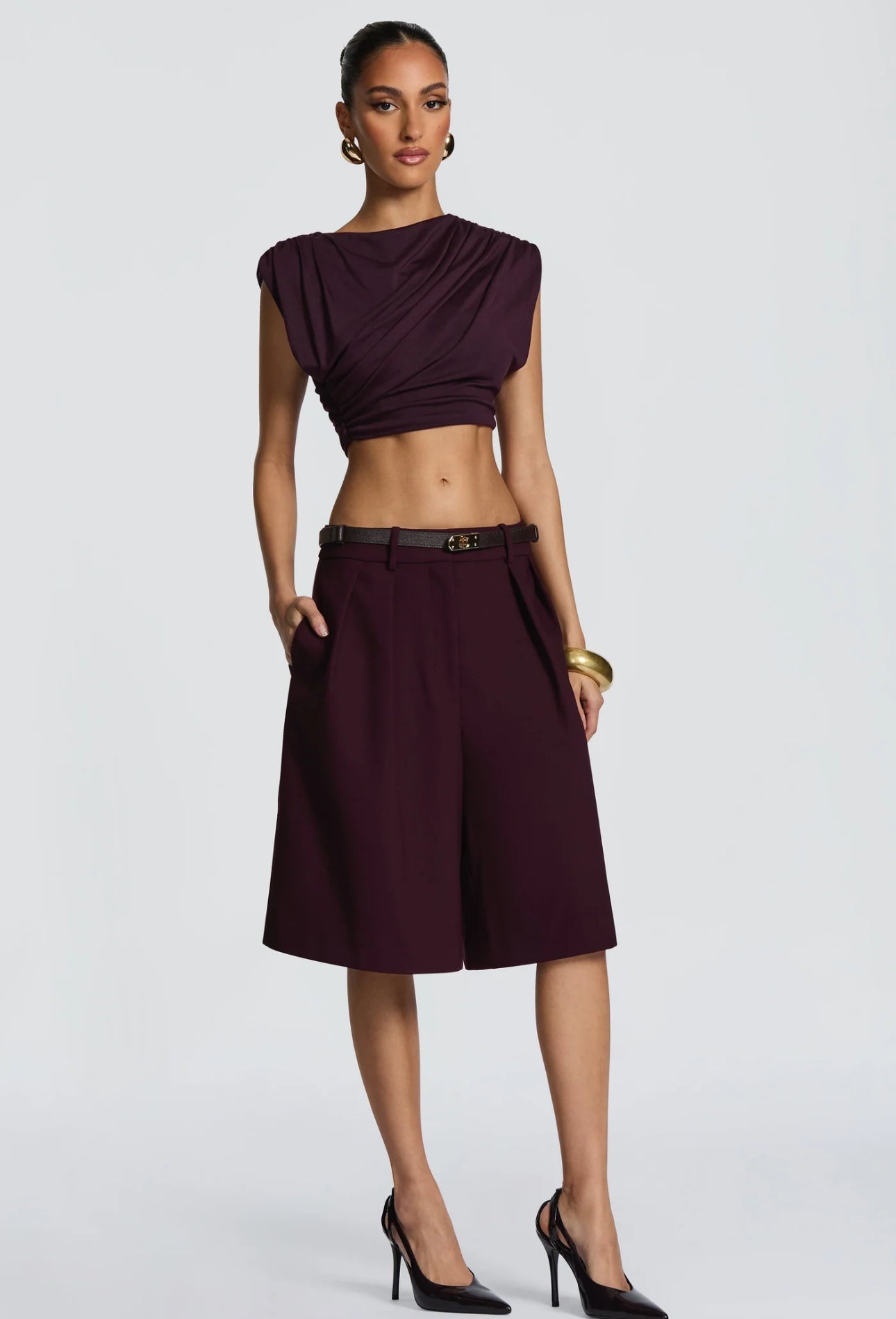 Completo GIULIA Questo look è un perfetto mix tra eleganza e minimalismo, ideale sia per il giorno che per la sera.