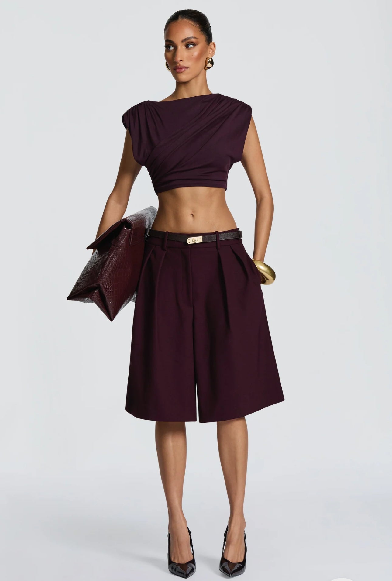 Completo GIULIA Questo look è un perfetto mix tra eleganza e minimalismo, ideale sia per il giorno che per la sera.