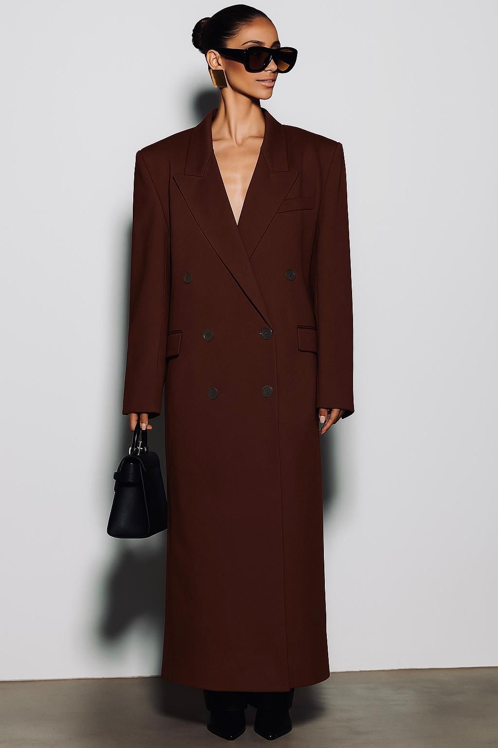 Promozione Cappotto ISABELLA  lungo dal taglio sartoriale con design doppiopetto e spalle strutturate. Elegante e versatile, perfetto per completare look sofisticati nelle giornate più fredde.