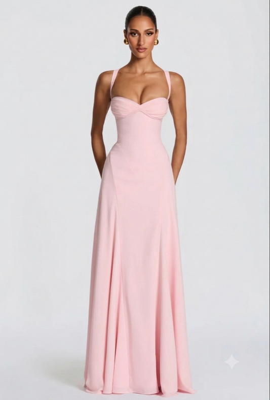 Abito Lungo Aura Corset Elegante ed esclusivo, l'abito lungo Aura ridefinisce la silhouette femminile con un corsetto delicato e spalline incrociate sul retro.